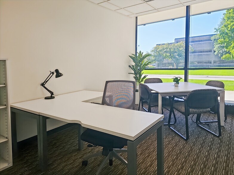 More Photos Of 200 S Executive Dr, Brookfield Coworking Space