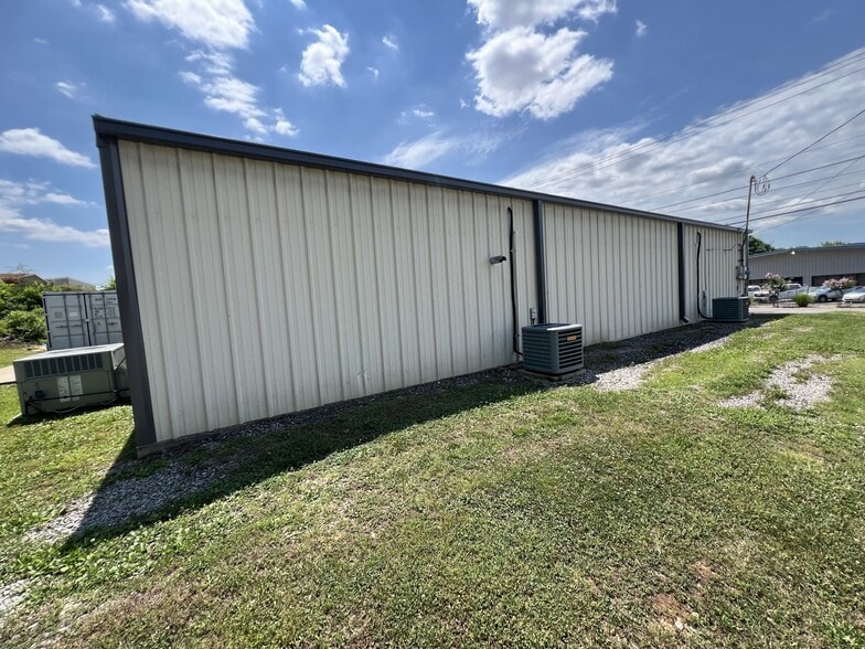 More Photos Of 211 W Dunbar Cave Rd, Clarksville Warehouse For Sale