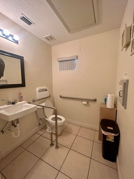More Photos Of 5939 Virginia, New Port Richey Medical For Sale