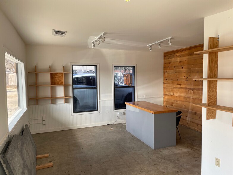 More Photos Of 2120 S Lamar Blvd, Austin Freestanding For Sale