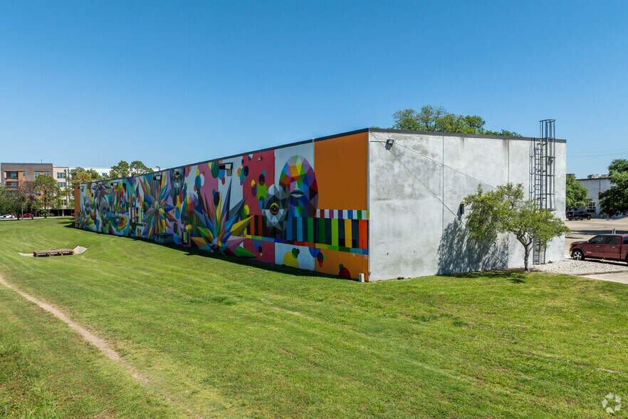 More Photos Of 600-650 W 6th St, Houston Warehouse For Lease