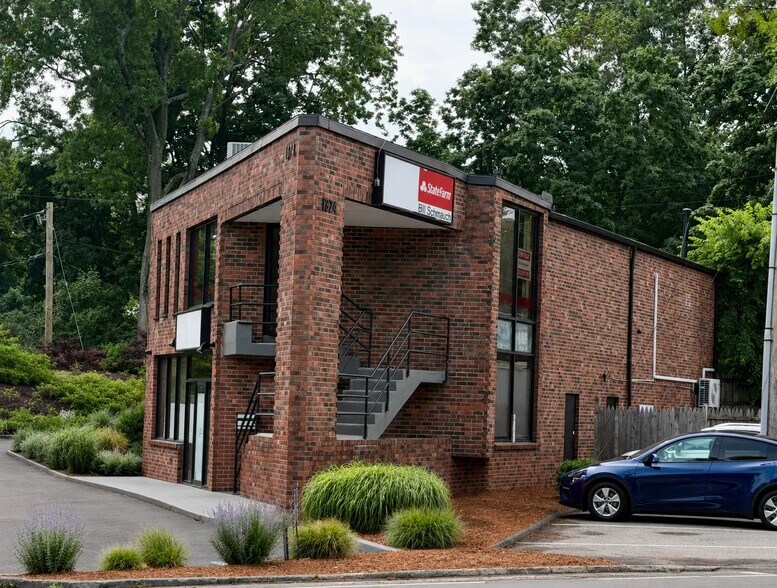 More Photos Of 1374 E Putnam Ave, Old Greenwich Freestanding For Lease