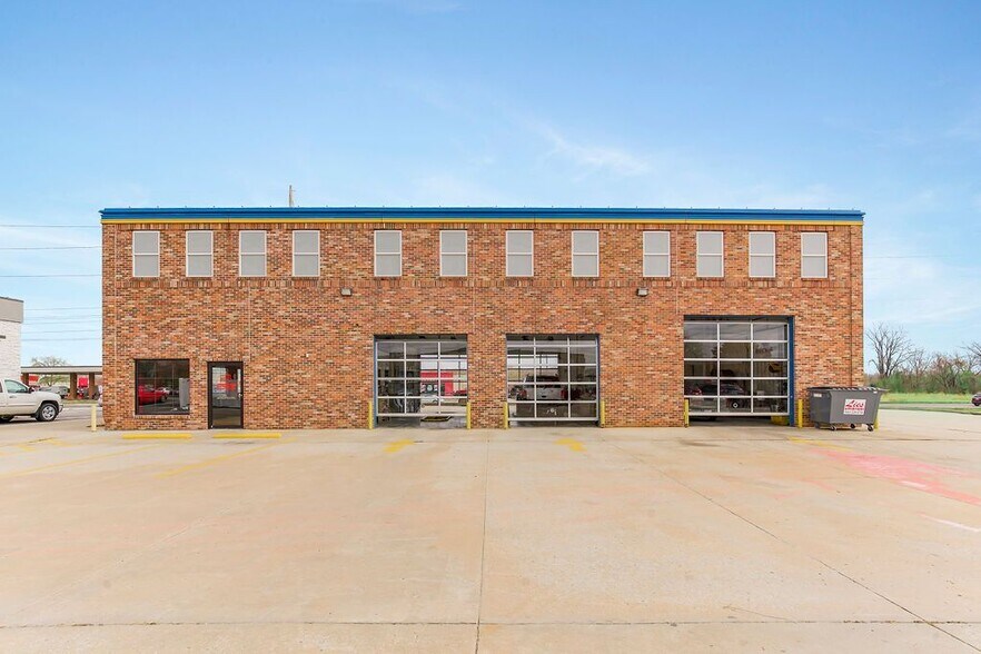 More Photos Of 162 S Buckner Tarsney Rd, Oak Grove Auto Repair For Sale