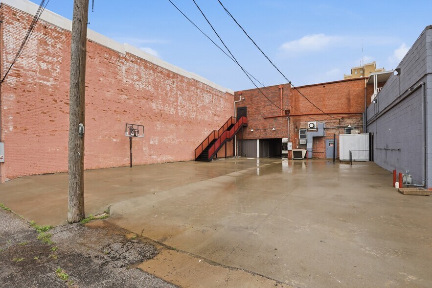 More Photos Of 122 E Randolph Ave, Enid Storefront Retail Residential For Sale