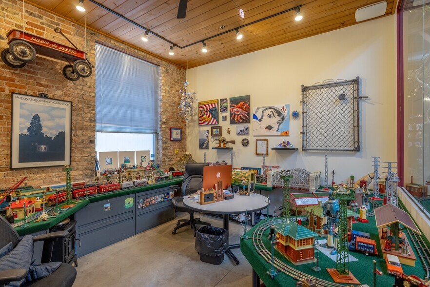 More Photos Of 21 S Racine Ave, Chicago Warehouse For Lease