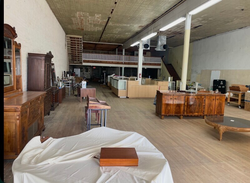 More Photos Of 419 Saint George St, Gonzales Storefront For Sale