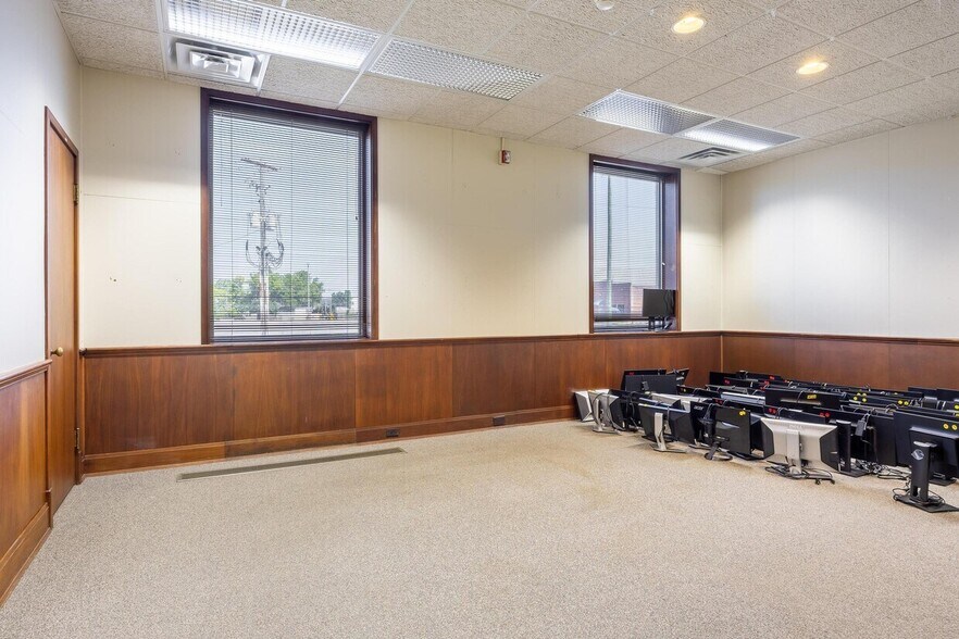 More Photos Of 240 Edwards St, Cleveland Office For Sale