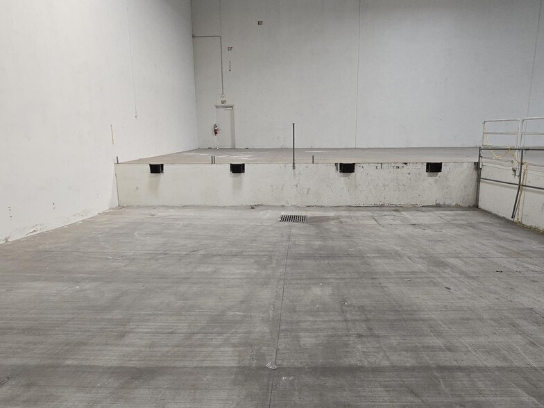More Photos Of 1495 S Campus Ave, Ontario Warehouse For Lease