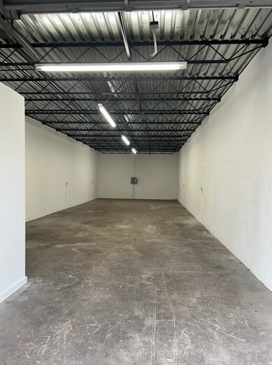 More Photos Of 1190 S Dixie Hwy W, Pompano Beach Warehouse For Lease