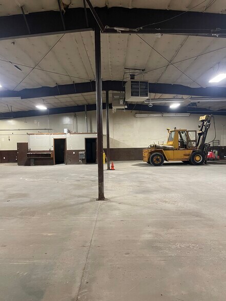 More Photos Of 117 E Commerce Way, Libby Light Distribution For Sale