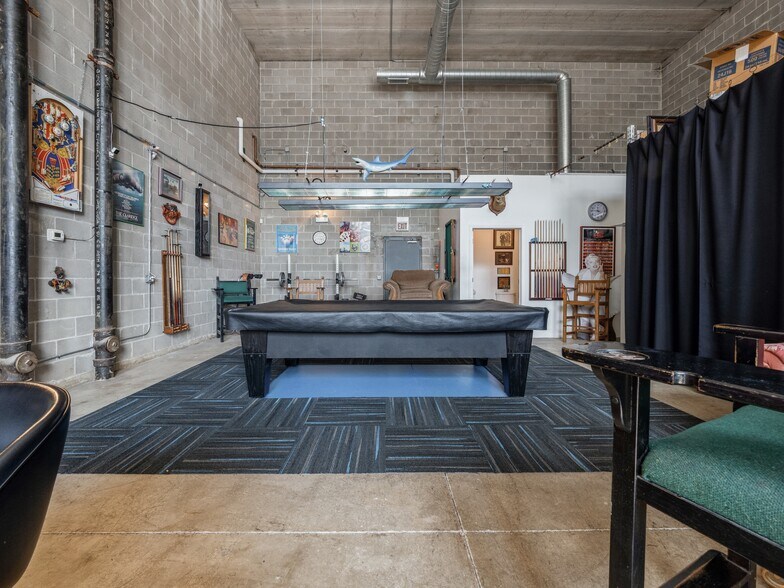 More Photos Of 4650-52 Lawrence, Chicago Office For Sale