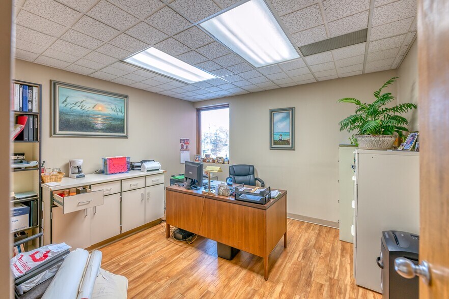 More Photos Of 40 Hurley Ave, Kingston Medical For Sale