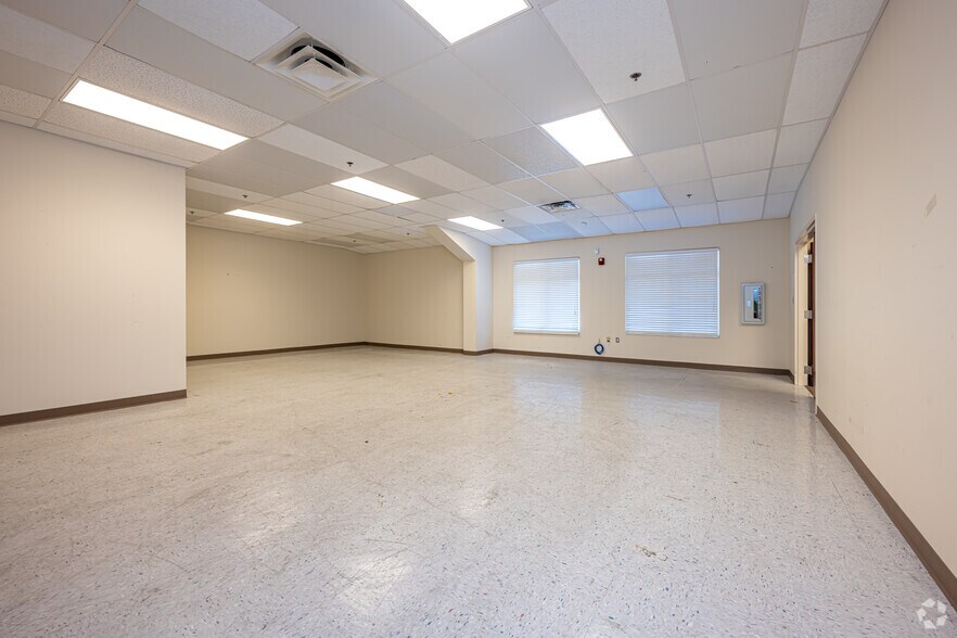More Photos Of 14055 Seaway Rd, Gulfport Medical For Lease