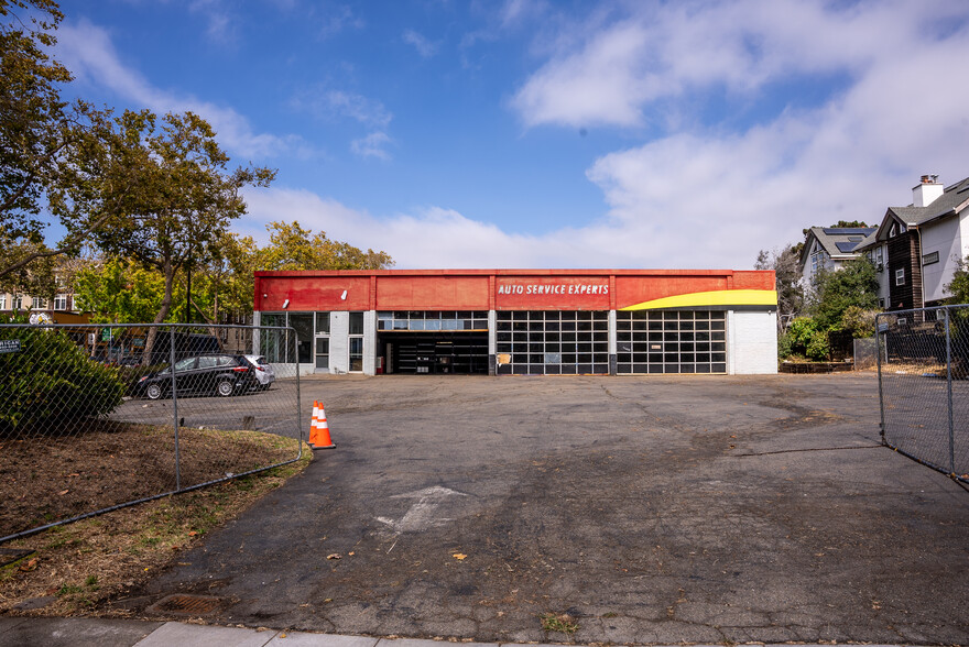 Primary Photo Of 1835 San Pablo Ave, Berkeley Auto Repair For Lease