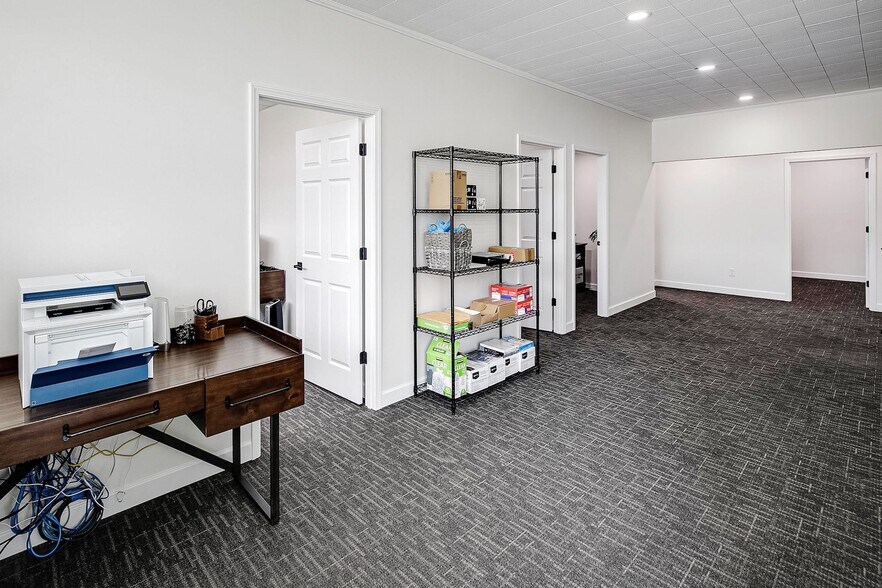 More Photos Of 2502 Leavenworth St, Omaha Light Manufacturing For Sale