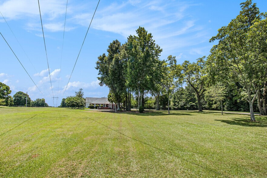 More Photos Of 3175 Highway 81 W, Hampton Storefront Retail Office For Sale