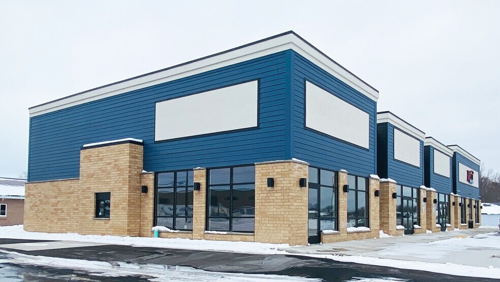 More Photos Of 660 S Albert Ave, Reedsburg Storefront For Lease