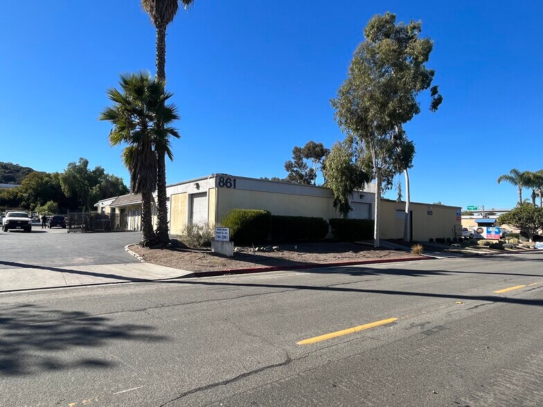 More Photos Of 861 E Rancheros Dr, San Marcos Warehouse For Lease