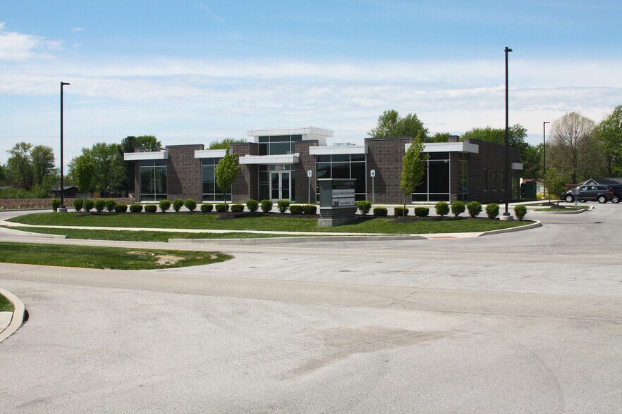 More Photos Of 894 Airport Pky, Greenwood Medical For Lease