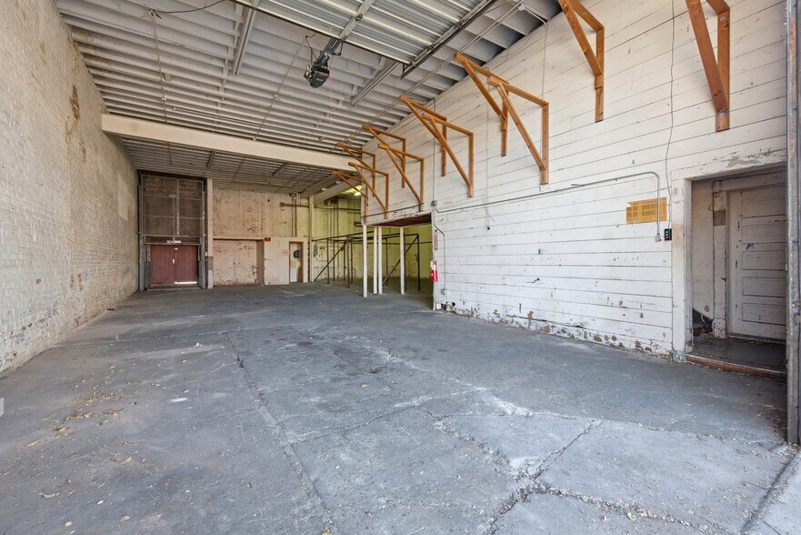 More Photos Of 200 E Main St, Oklahoma City Manufacturing For Sale