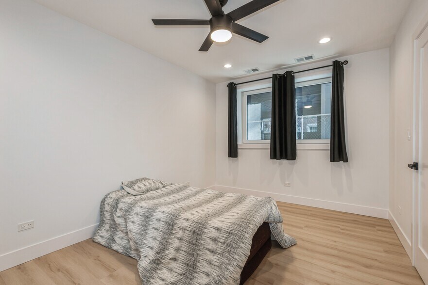 More Photos Of 1535 W Estes Ave, Chicago Multifamily For Sale