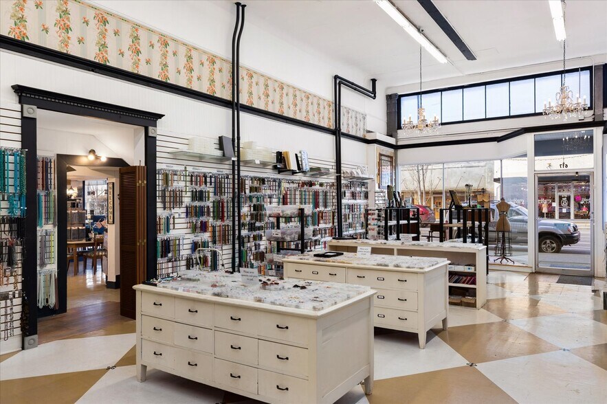 More Photos Of 619 Commercial Ave, Anacortes Storefront Retail Office For Sale