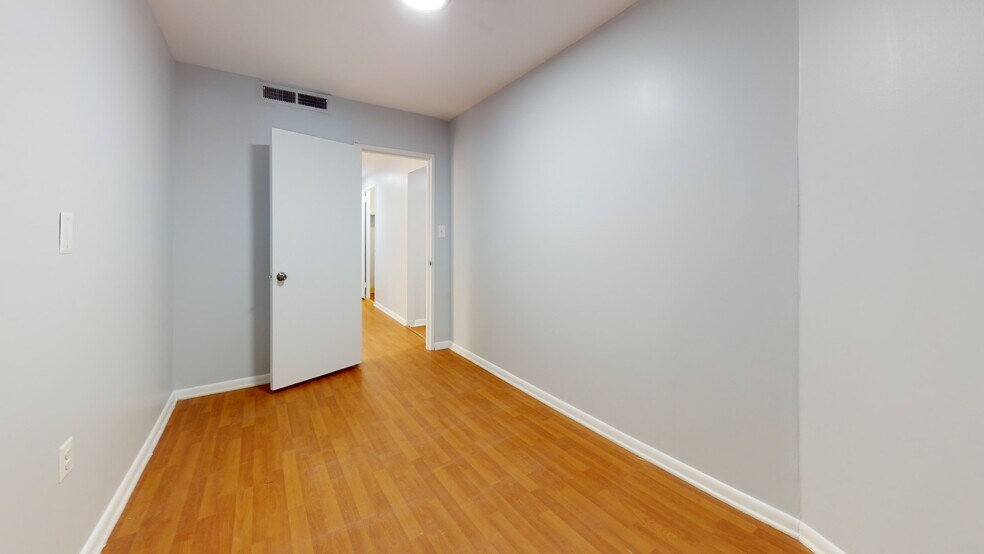 More Photos Of 4600 Duke St, Alexandria Apartments For Sale