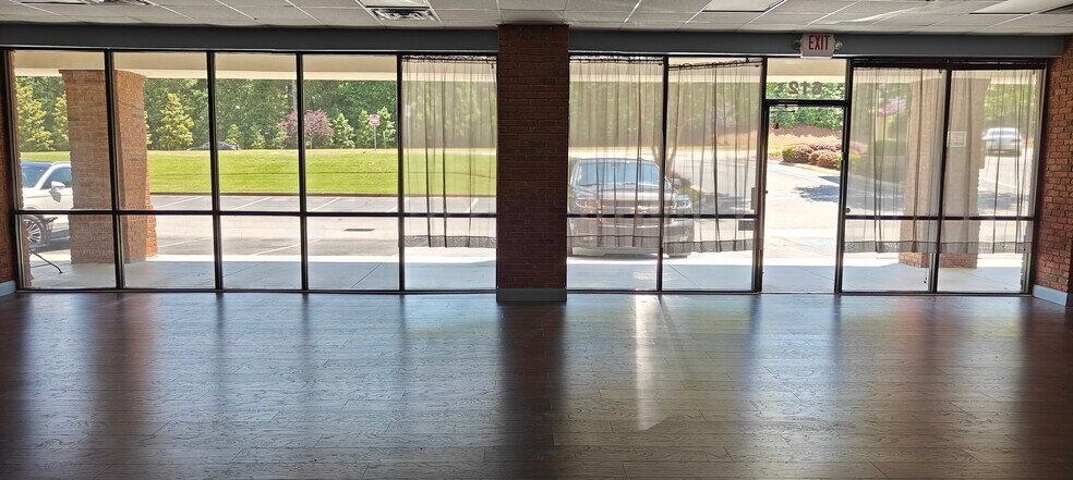 More Photos Of 600-634 Eagles Landing Pky, Stockbridge Storefront For Lease