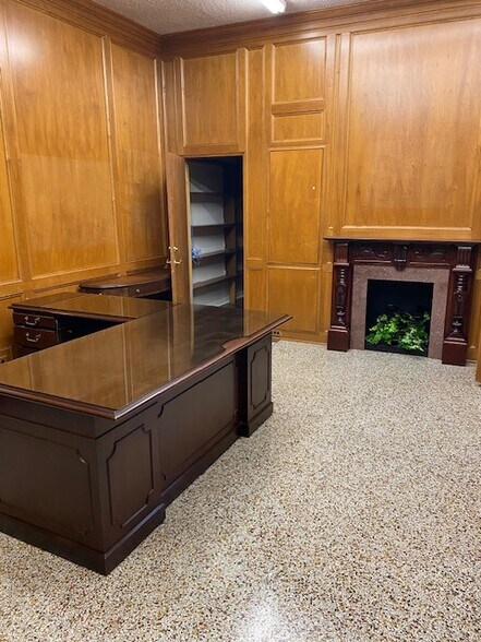 More Photos Of 834 3rd St, Rosenberg General Retail For Lease