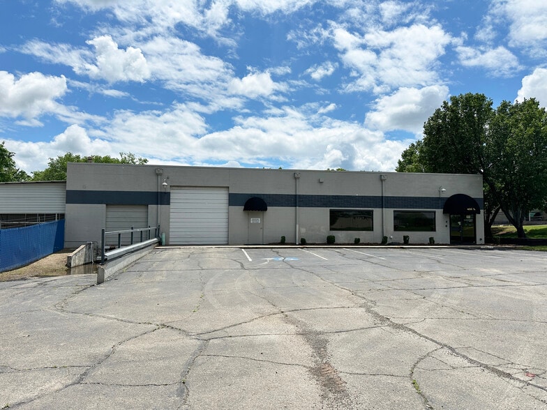 More Photos Of 400 S Coltrane Rd, Edmond Light Manufacturing For Lease