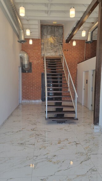 More Photos Of 4716 Vineland Ave, North Hollywood Loft Creative Space For Lease