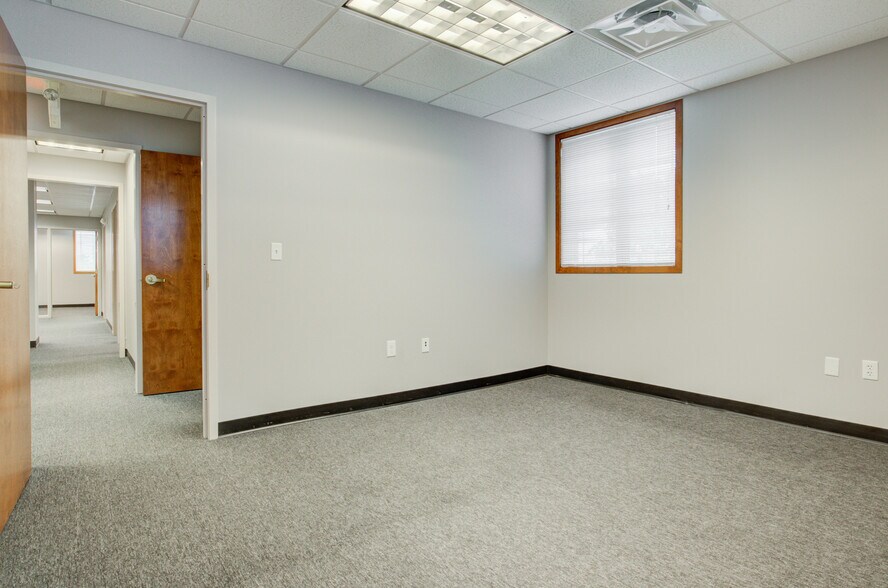 More Photos Of 959 Illinois Ave, Maumee Office For Sale