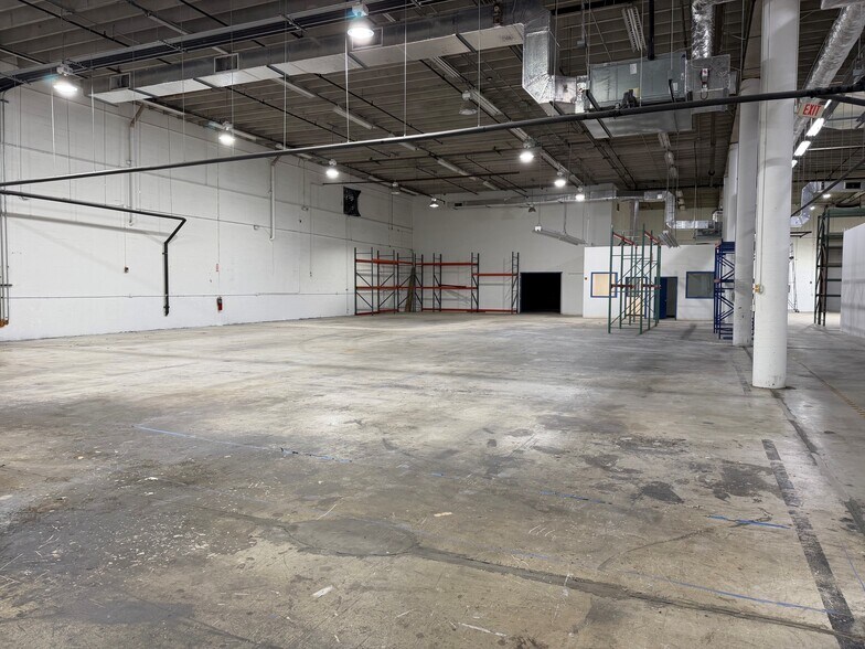 More Photos Of 150 W Yamato Rd, Boca Raton Showroom For Sale