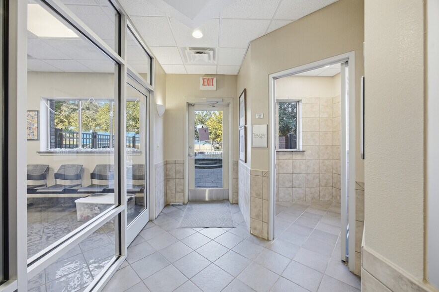 More Photos Of 4529 Donnelly Ave, Fort Worth Veterinarian Kennel For Sale