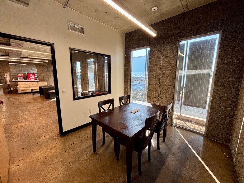 More Photos Of 1880 W Fillmore St, Phoenix Warehouse For Lease