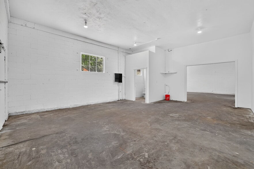 More Photos Of 3930 Broadway, Sacramento Freestanding For Sale