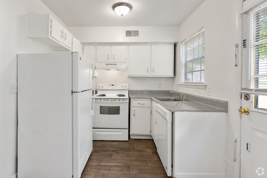 More Photos Of 107 Sterling Ct NW, Center Point Apartments For Sale