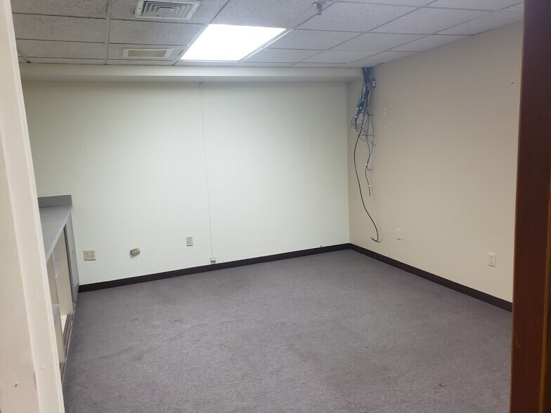 More Photos Of 168 Ayer Rd, Littleton Warehouse For Lease