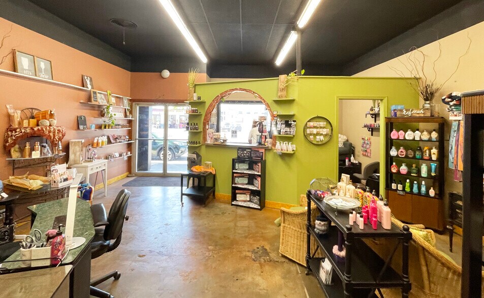 More Photos Of 104 S Pacific Hwy, Cottage Grove Storefront For Sale