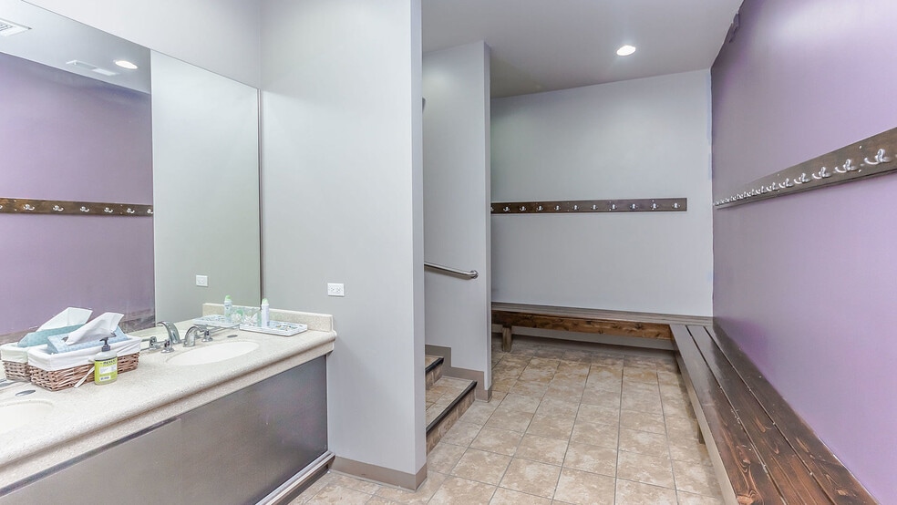 More Photos Of 101-107 N Oak Park Ave, Oak Park General Retail For Sale