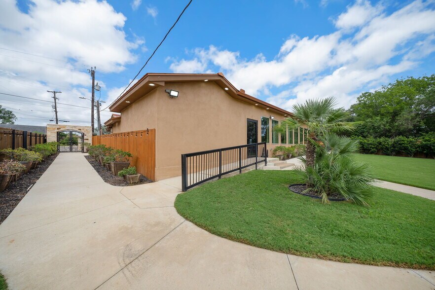 More Photos Of 19588 K St, Somerset Restaurant For Sale