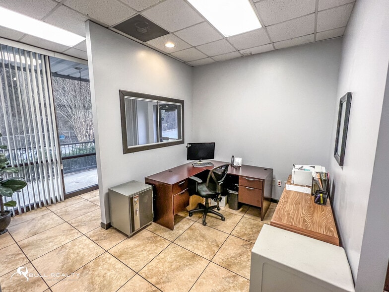 More Photos Of 121 Bells Ferry Ln, Marietta Distribution For Lease