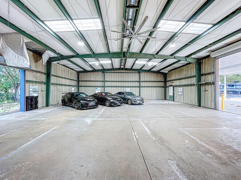 More Photos Of 112 N Mulrennan Rd, Valrico Warehouse For Sale