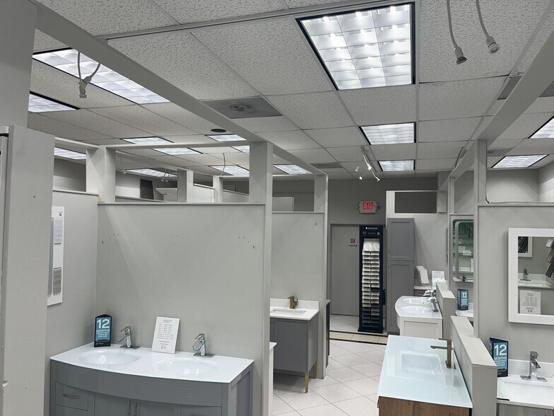 More Photos Of 1711-1759 N Powerline Rd, Pompano Beach Showroom For Lease