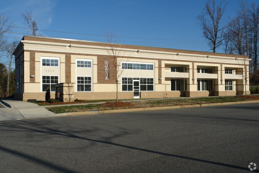 More Photos Of 9615 Northcross Center Ct, Huntersville Medical For Lease