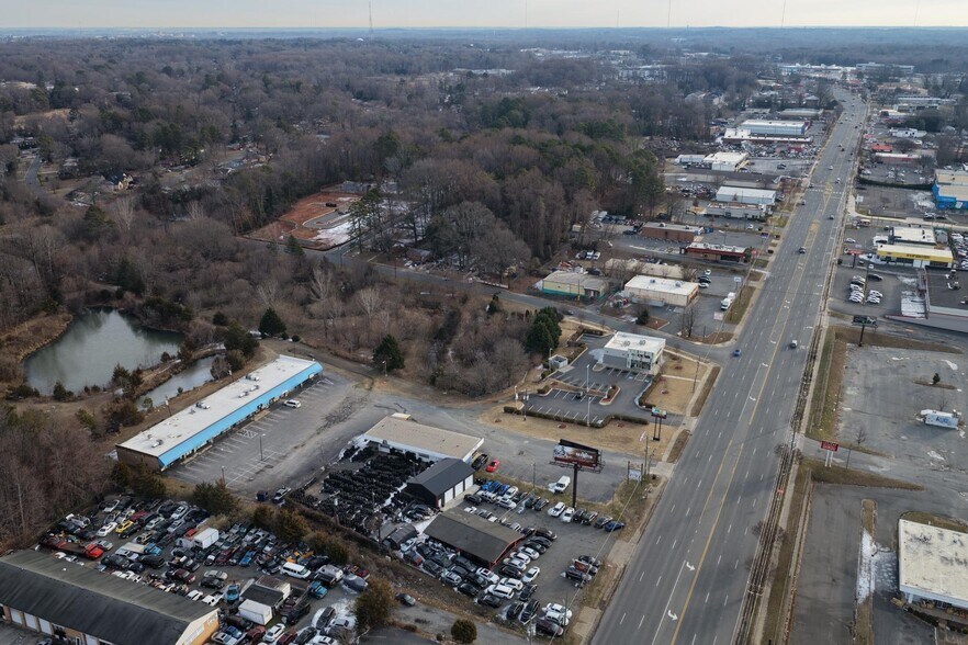 More Photos Of 4409 N Tryon St, Charlotte Auto Dealership For Sale