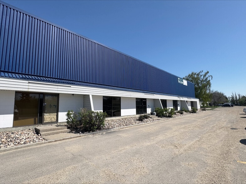 More Photos Of 16636-16644 117 Av NW, Edmonton Warehouse For Lease