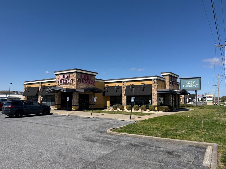 Primary Photo Of 945 N Dupont Blvd, Milford Restaurant For Lease