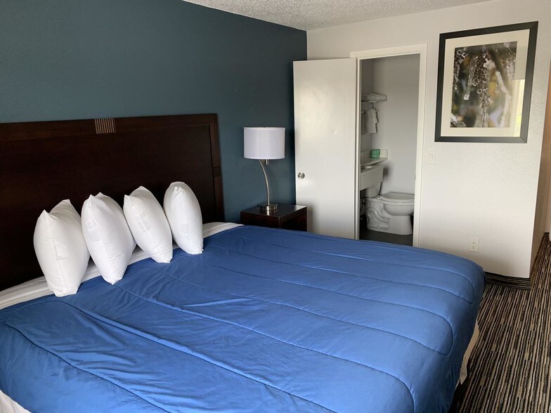 More Photos Of 6590 Thompson Rd, Syracuse Hotel For Sale