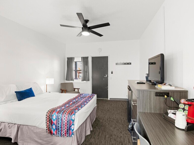 More Photos Of 475 W Main St, Escalante Hotel For Sale